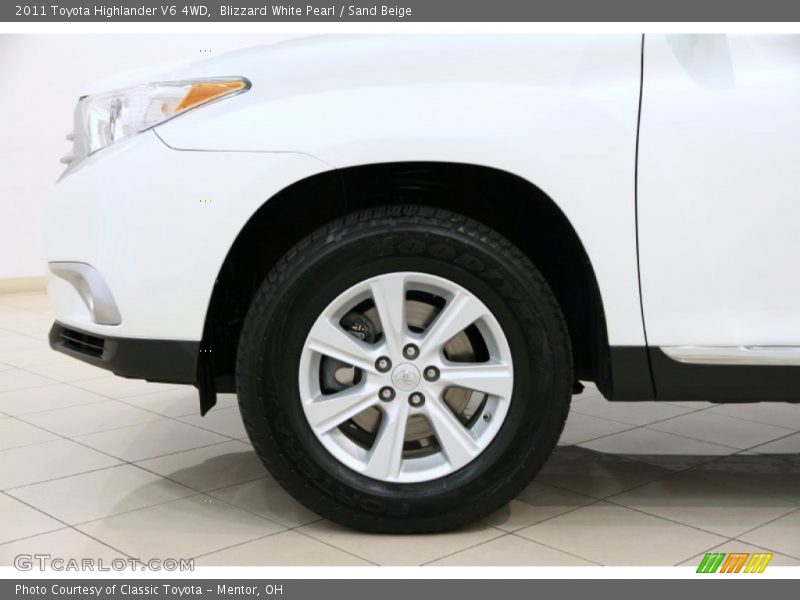 Blizzard White Pearl / Sand Beige 2011 Toyota Highlander V6 4WD