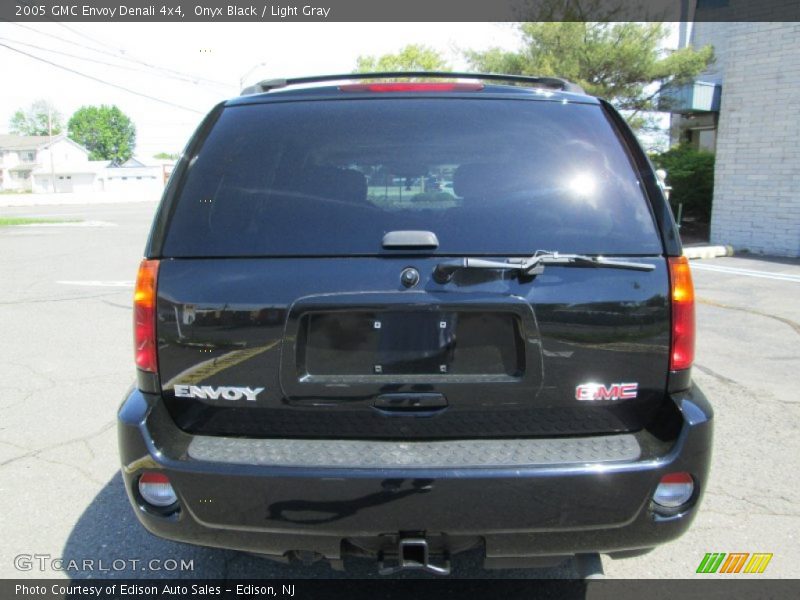 Onyx Black / Light Gray 2005 GMC Envoy Denali 4x4