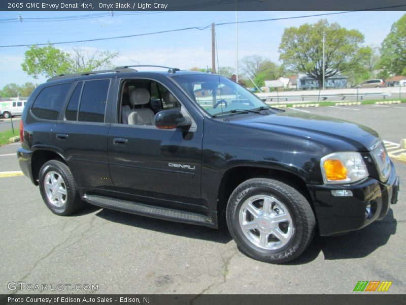 Onyx Black / Light Gray 2005 GMC Envoy Denali 4x4
