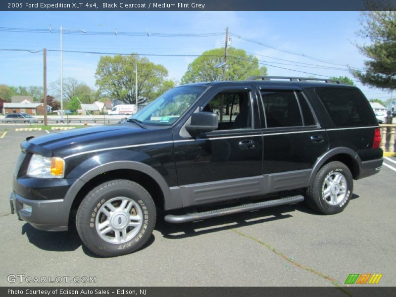 Black Clearcoat / Medium Flint Grey 2005 Ford Expedition XLT 4x4