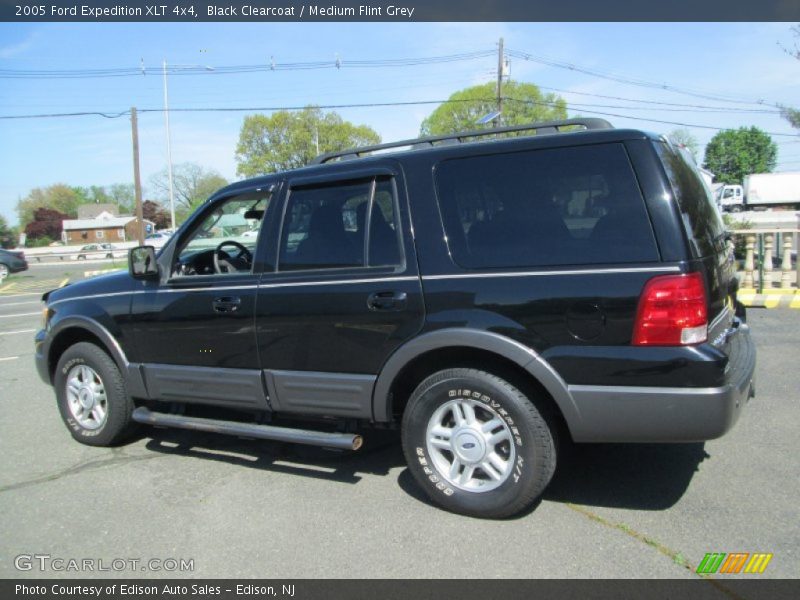 Black Clearcoat / Medium Flint Grey 2005 Ford Expedition XLT 4x4