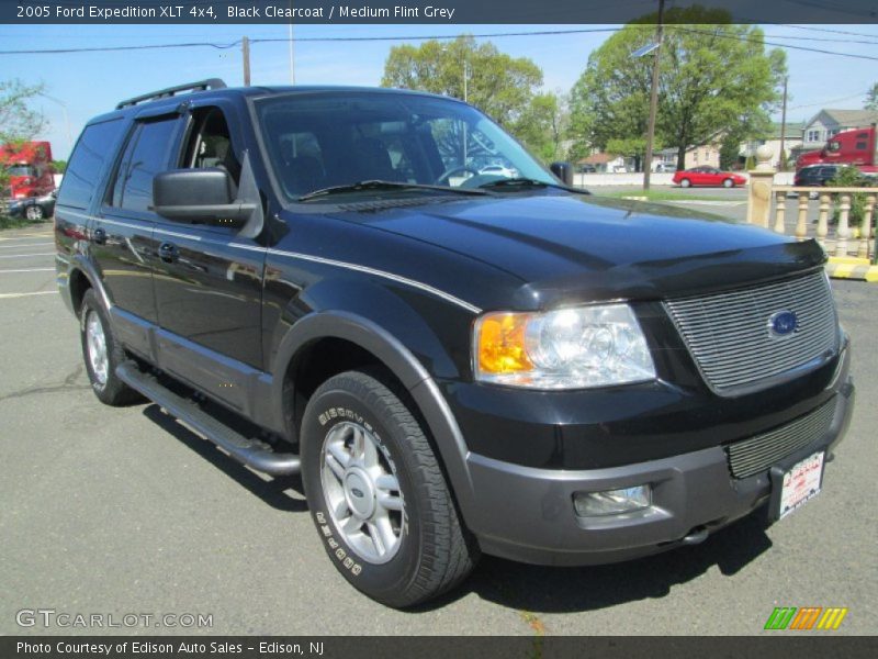 Black Clearcoat / Medium Flint Grey 2005 Ford Expedition XLT 4x4