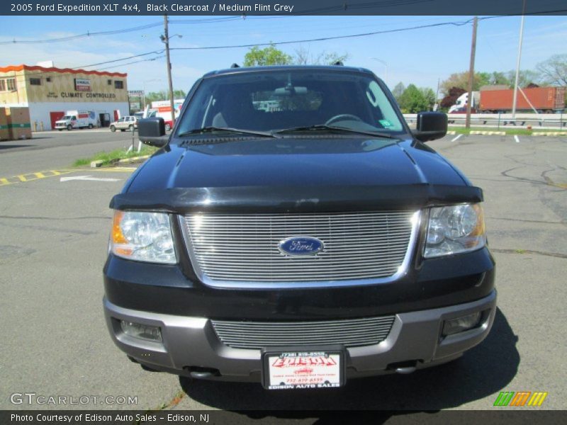 Black Clearcoat / Medium Flint Grey 2005 Ford Expedition XLT 4x4