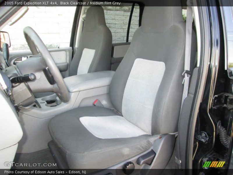 Black Clearcoat / Medium Flint Grey 2005 Ford Expedition XLT 4x4