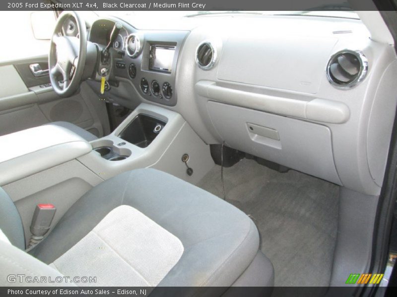 Black Clearcoat / Medium Flint Grey 2005 Ford Expedition XLT 4x4
