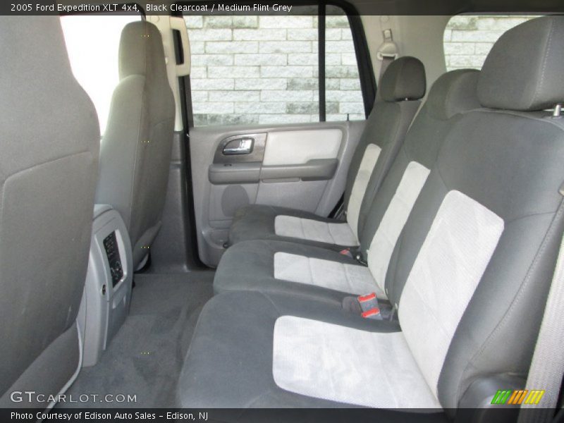 Black Clearcoat / Medium Flint Grey 2005 Ford Expedition XLT 4x4