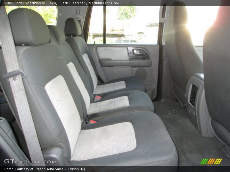 Black Clearcoat / Medium Flint Grey 2005 Ford Expedition XLT 4x4