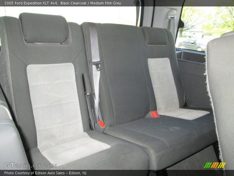 Black Clearcoat / Medium Flint Grey 2005 Ford Expedition XLT 4x4