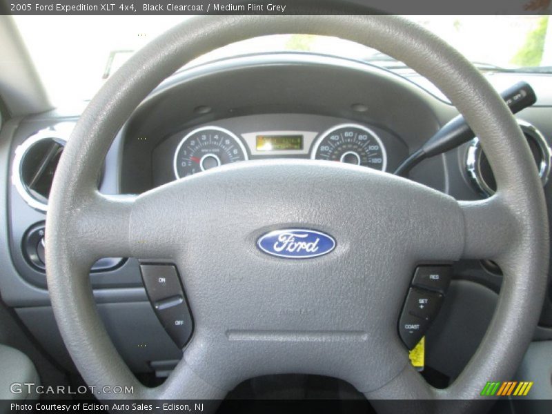 Black Clearcoat / Medium Flint Grey 2005 Ford Expedition XLT 4x4