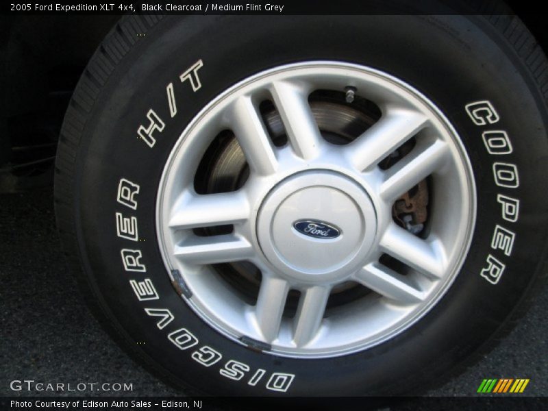 Black Clearcoat / Medium Flint Grey 2005 Ford Expedition XLT 4x4
