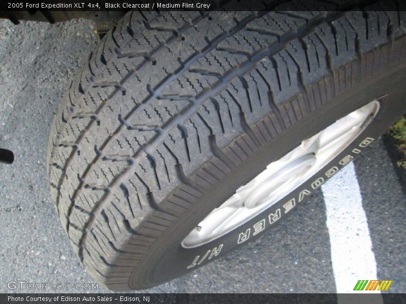 Black Clearcoat / Medium Flint Grey 2005 Ford Expedition XLT 4x4