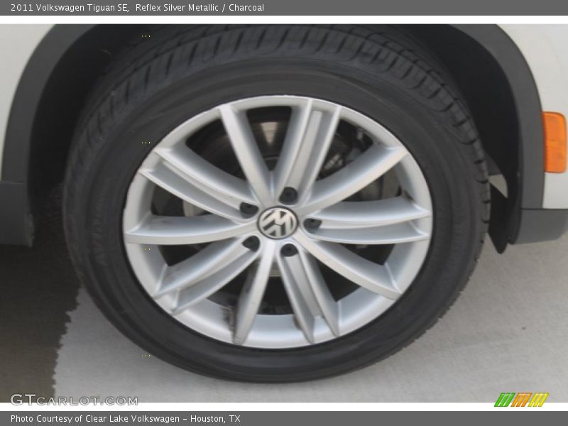 Reflex Silver Metallic / Charcoal 2011 Volkswagen Tiguan SE