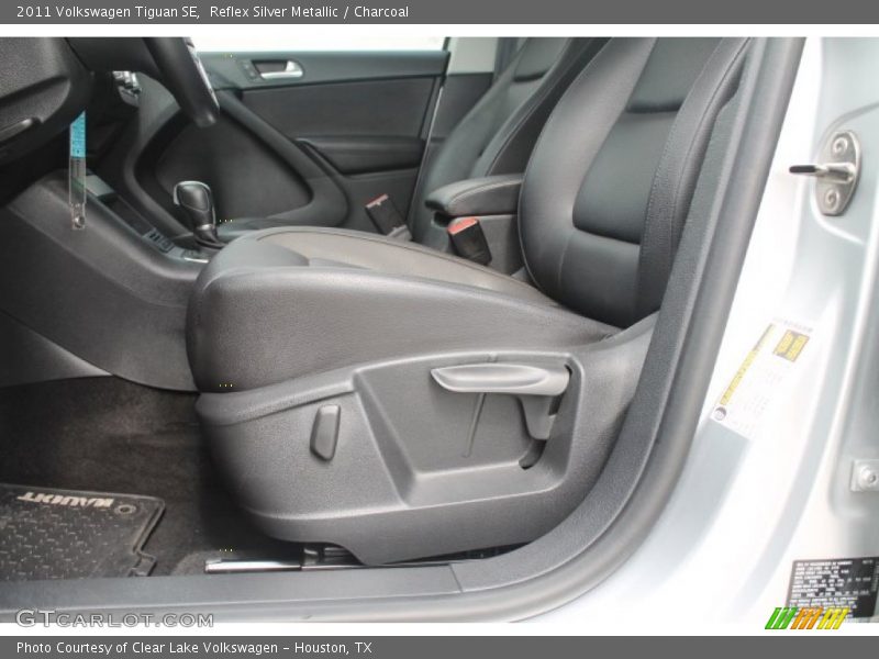 Reflex Silver Metallic / Charcoal 2011 Volkswagen Tiguan SE