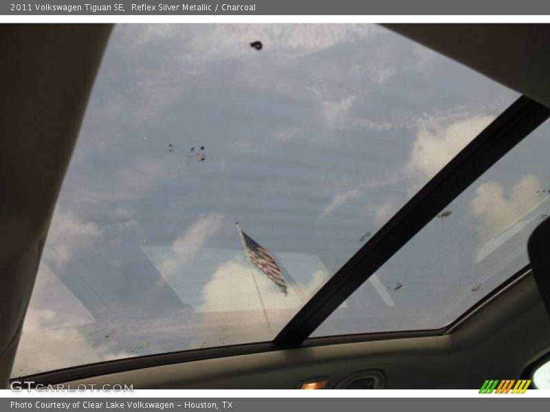 Reflex Silver Metallic / Charcoal 2011 Volkswagen Tiguan SE