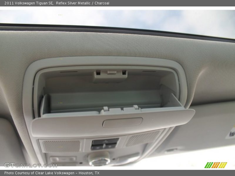 Reflex Silver Metallic / Charcoal 2011 Volkswagen Tiguan SE