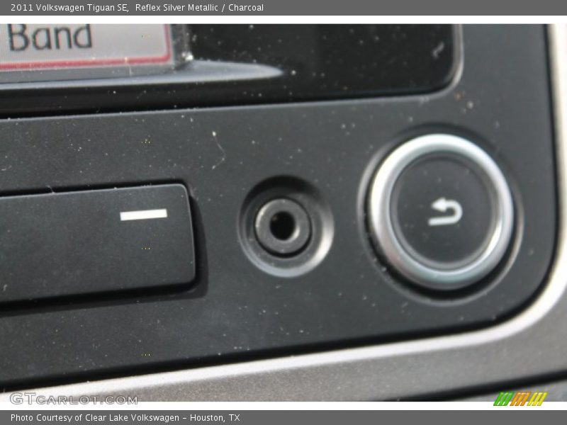 Reflex Silver Metallic / Charcoal 2011 Volkswagen Tiguan SE