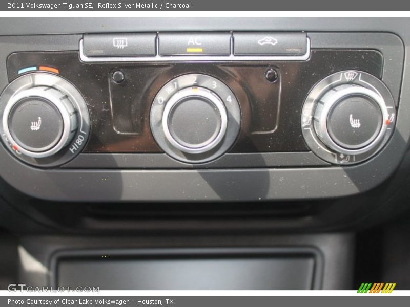 Reflex Silver Metallic / Charcoal 2011 Volkswagen Tiguan SE
