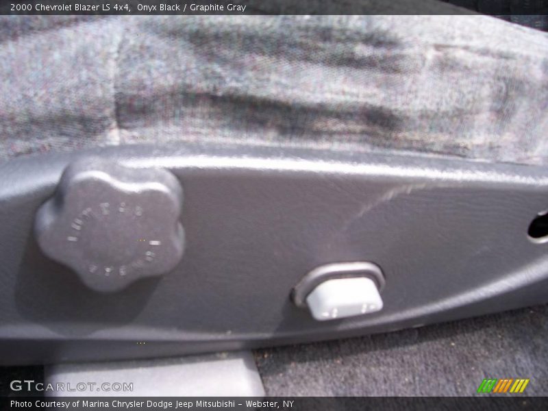 Onyx Black / Graphite Gray 2000 Chevrolet Blazer LS 4x4