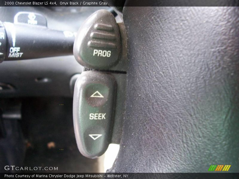 Onyx Black / Graphite Gray 2000 Chevrolet Blazer LS 4x4