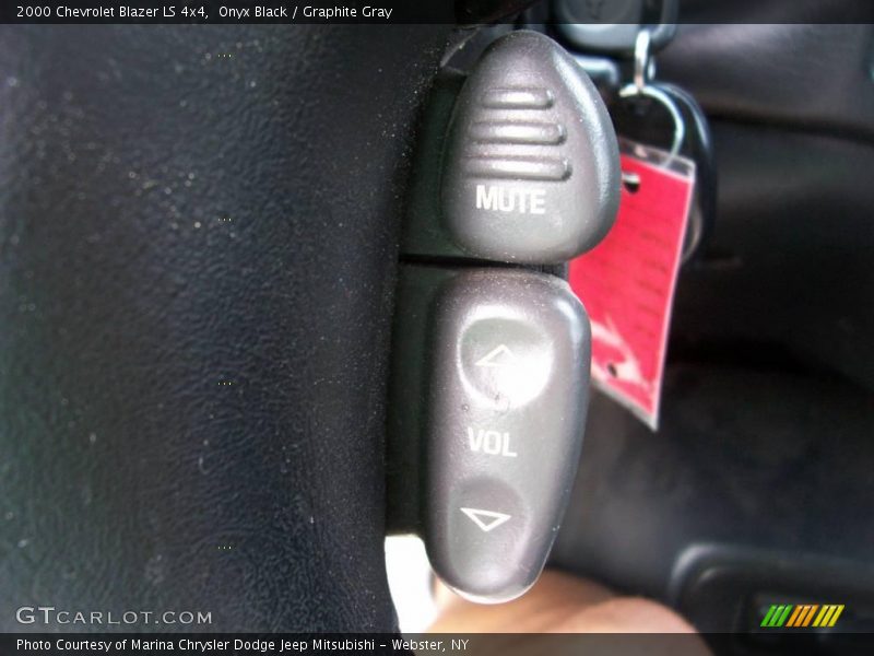 Onyx Black / Graphite Gray 2000 Chevrolet Blazer LS 4x4