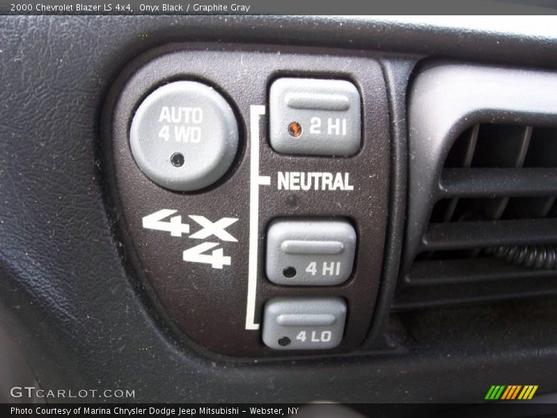 Onyx Black / Graphite Gray 2000 Chevrolet Blazer LS 4x4
