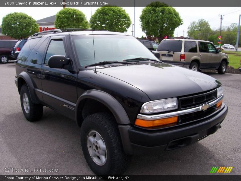 Onyx Black / Graphite Gray 2000 Chevrolet Blazer LS 4x4