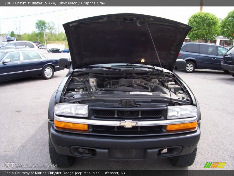 Onyx Black / Graphite Gray 2000 Chevrolet Blazer LS 4x4