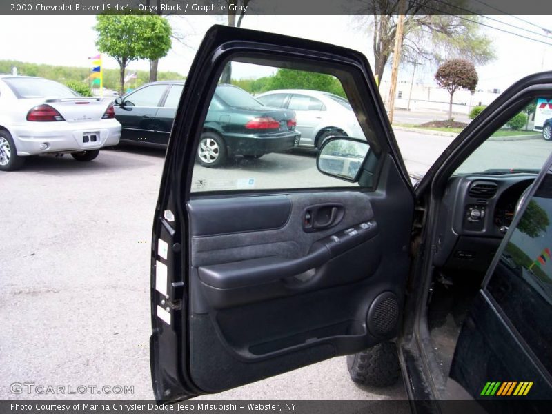 Onyx Black / Graphite Gray 2000 Chevrolet Blazer LS 4x4