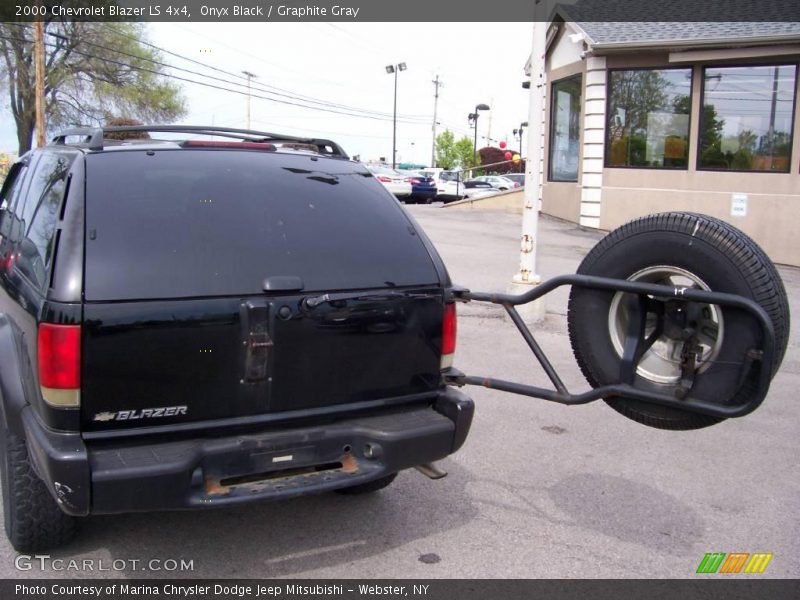 Onyx Black / Graphite Gray 2000 Chevrolet Blazer LS 4x4