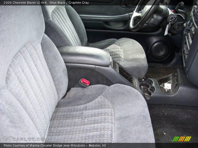 Onyx Black / Graphite Gray 2000 Chevrolet Blazer LS 4x4