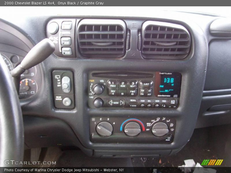 Onyx Black / Graphite Gray 2000 Chevrolet Blazer LS 4x4
