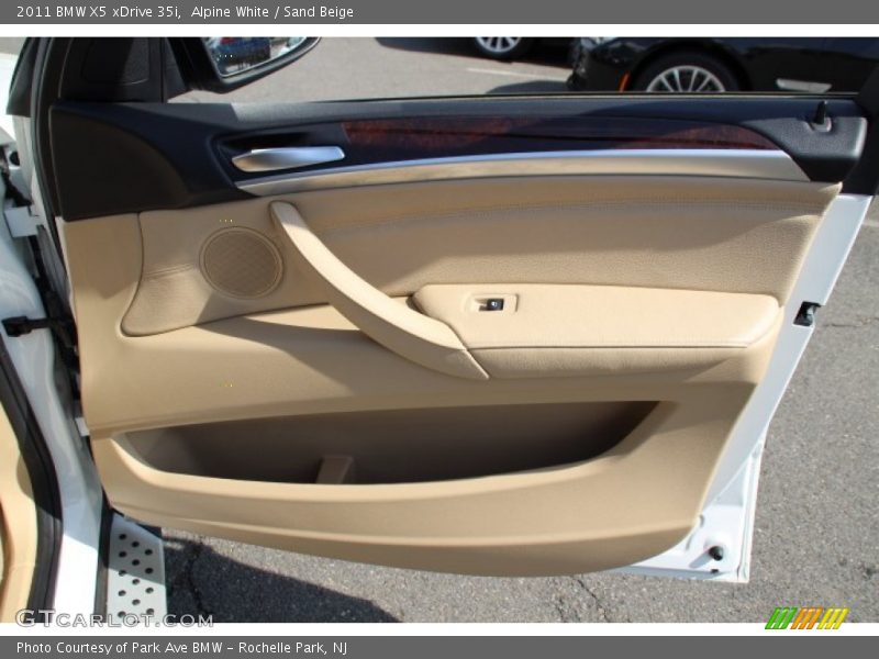 Alpine White / Sand Beige 2011 BMW X5 xDrive 35i