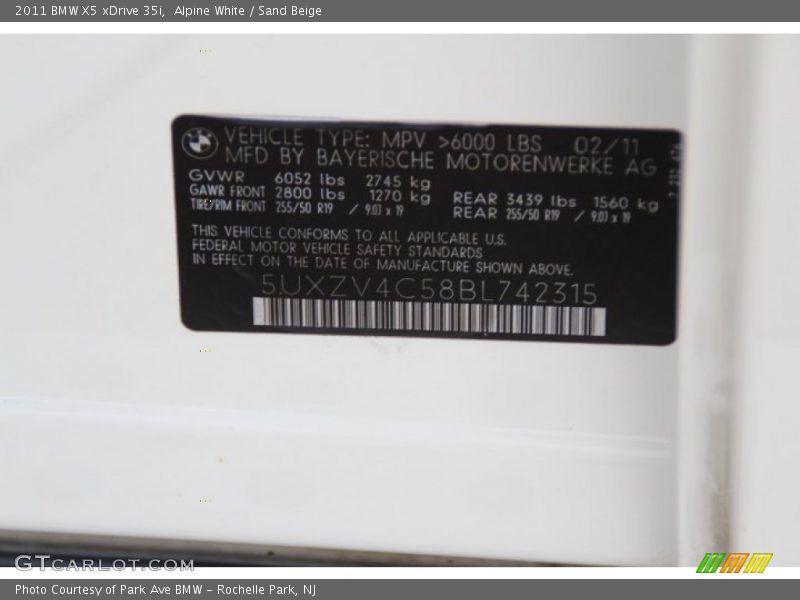 Alpine White / Sand Beige 2011 BMW X5 xDrive 35i
