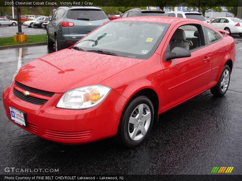 Victory Red / Gray 2005 Chevrolet Cobalt Coupe