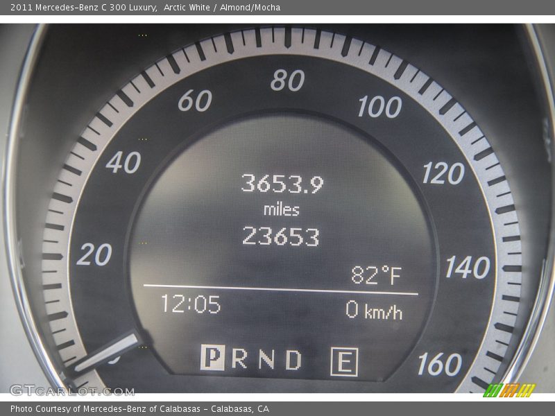 Arctic White / Almond/Mocha 2011 Mercedes-Benz C 300 Luxury