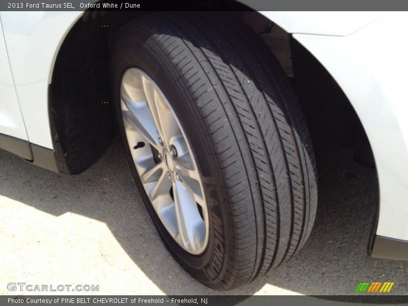Oxford White / Dune 2013 Ford Taurus SEL