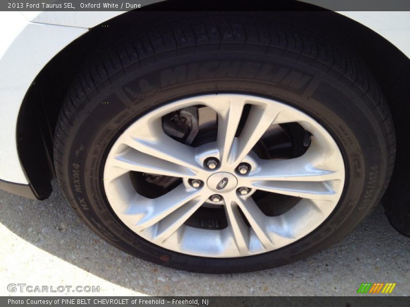 Oxford White / Dune 2013 Ford Taurus SEL
