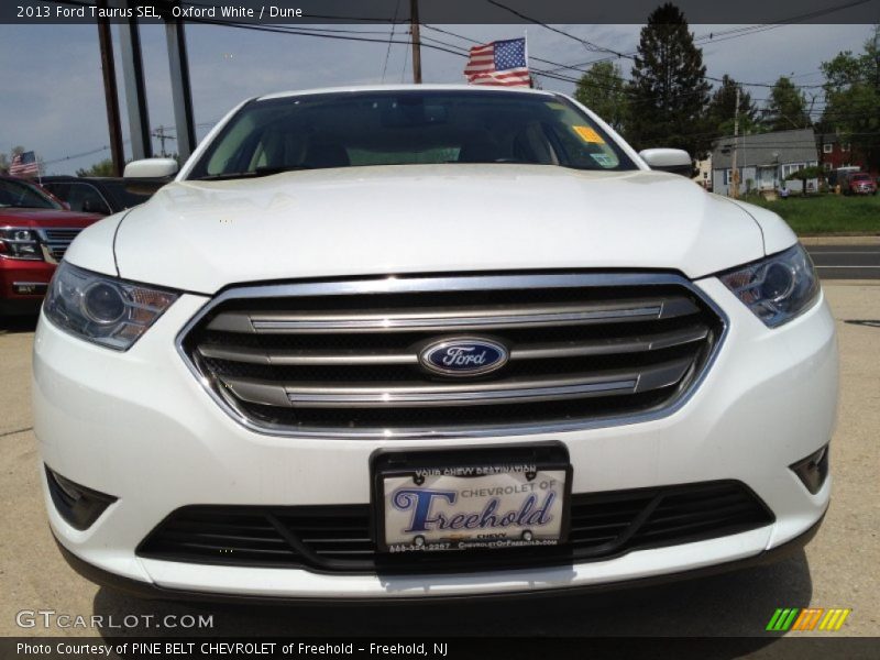 Oxford White / Dune 2013 Ford Taurus SEL