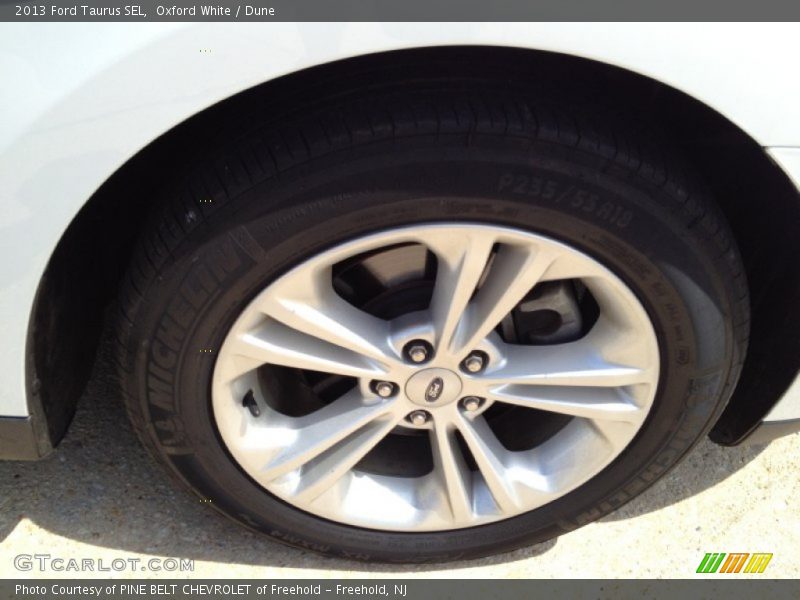 Oxford White / Dune 2013 Ford Taurus SEL