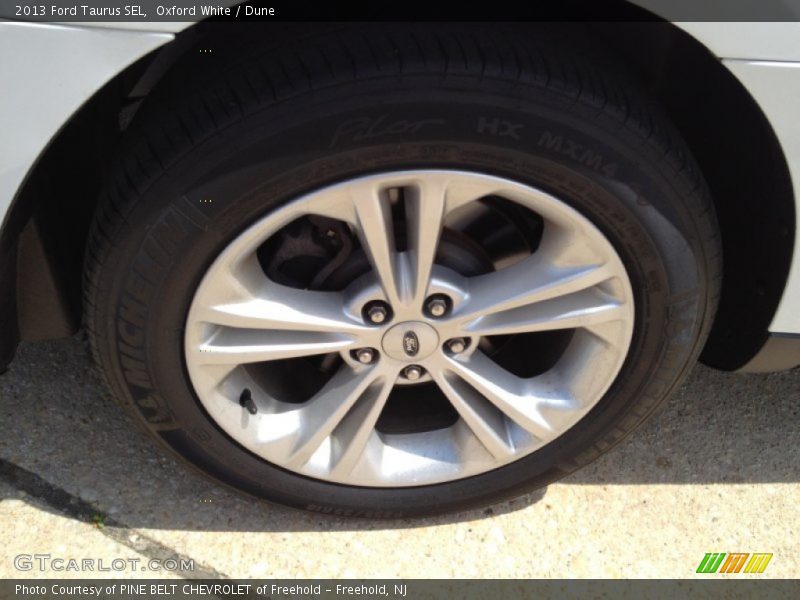 Oxford White / Dune 2013 Ford Taurus SEL