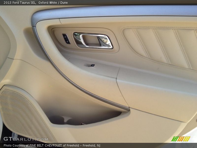 Oxford White / Dune 2013 Ford Taurus SEL