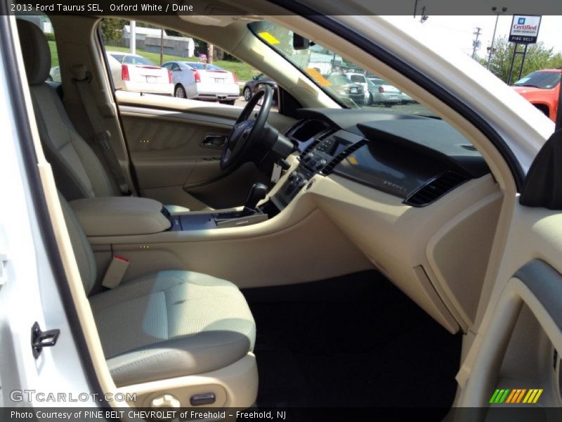 Oxford White / Dune 2013 Ford Taurus SEL