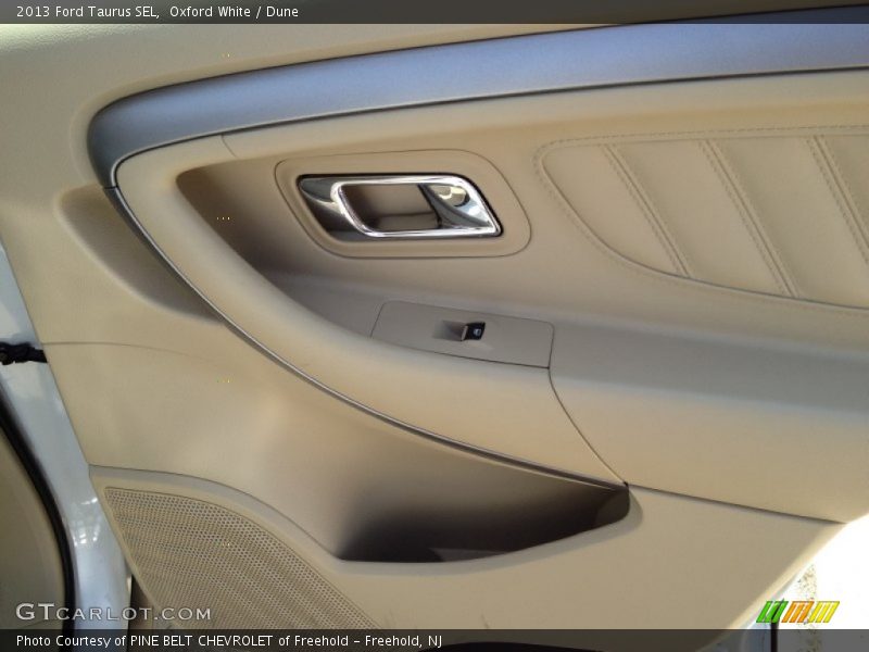Oxford White / Dune 2013 Ford Taurus SEL