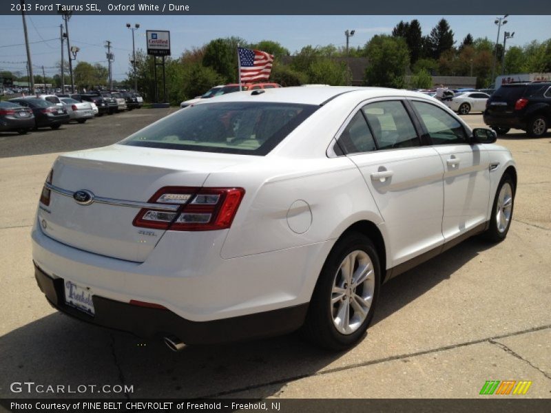 Oxford White / Dune 2013 Ford Taurus SEL