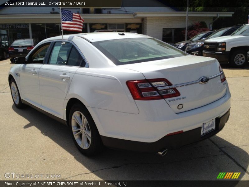Oxford White / Dune 2013 Ford Taurus SEL