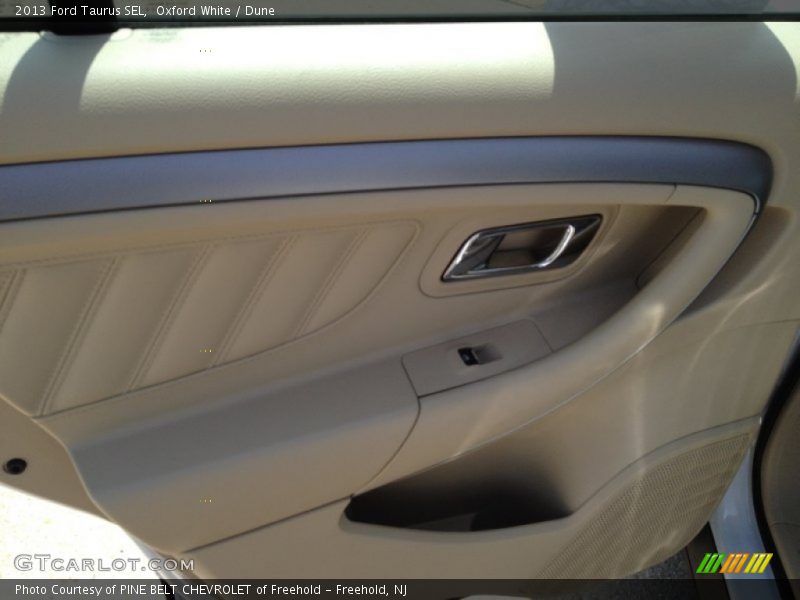 Oxford White / Dune 2013 Ford Taurus SEL