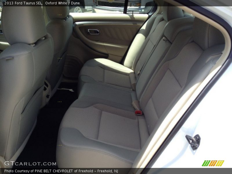 Oxford White / Dune 2013 Ford Taurus SEL