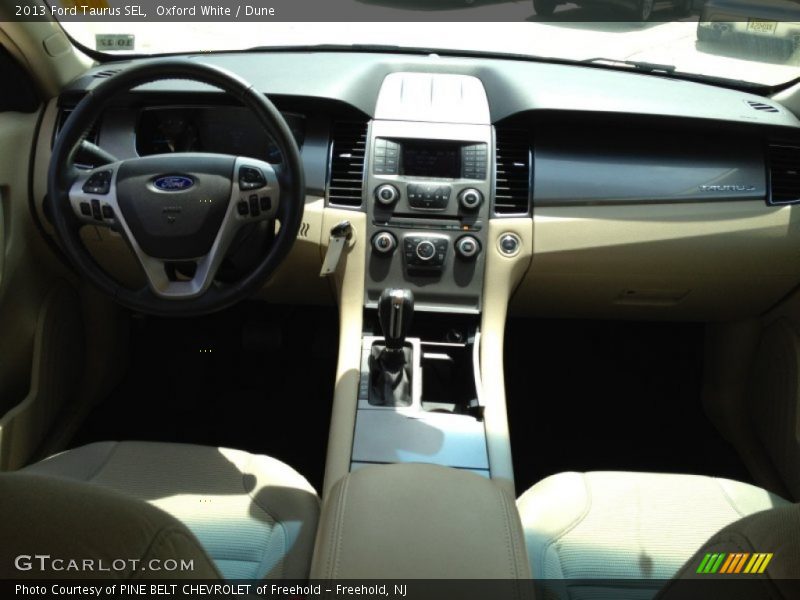 Oxford White / Dune 2013 Ford Taurus SEL