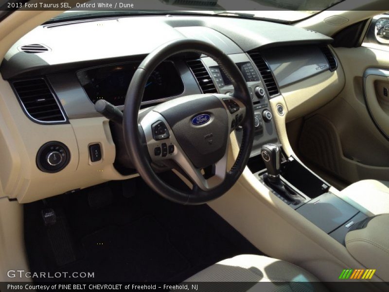 Oxford White / Dune 2013 Ford Taurus SEL