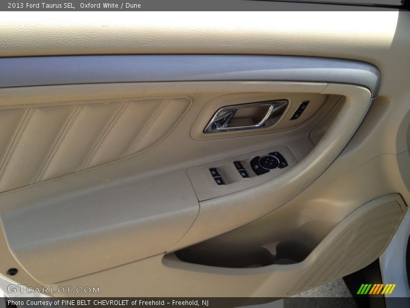 Oxford White / Dune 2013 Ford Taurus SEL